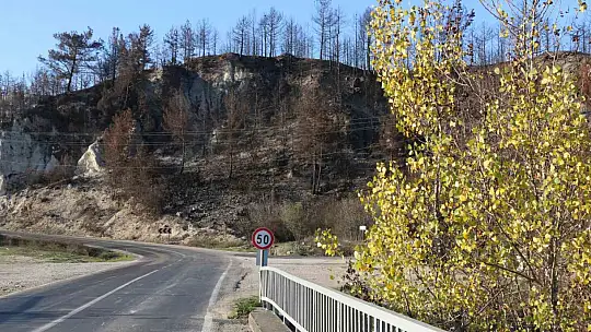 Karabük'te yanan ağaçlarla sonbahar renkleri aynı kadrajda görüntülendi