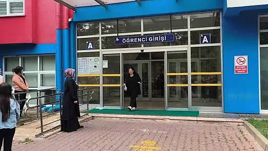 Karabük'te YKS'ye geç kalan öğrenciler içeri alınmadı