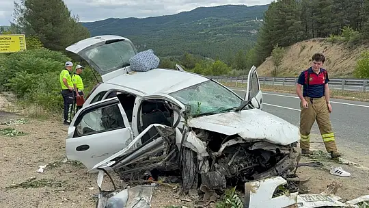 Karabük'te yoldan çıkan otomobil beton menfeze çarptı: 1 ölü, 3 ağır yaralı