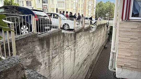 Karabük'te zarar gören istinat duvarı site sakinlerini tedirgin ediyor