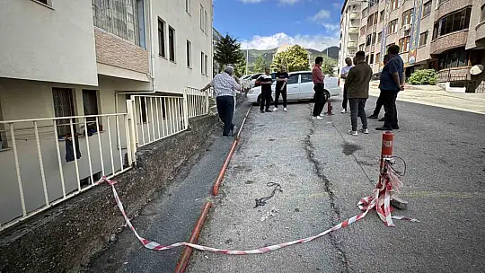 Karabük'te zarar gören istinat duvarı site sakinlerini tedirgin ediyor