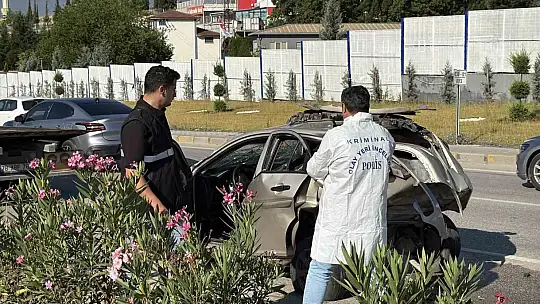 Zincirleme kazada 1'i ağır 2 kişi yaralandı