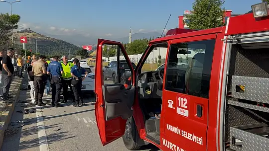 Zincirleme kazada 1'i ağır 2 kişi yaralandı