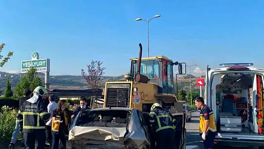 Zincirleme kazada 1'i ağır 2 kişi yaralandı