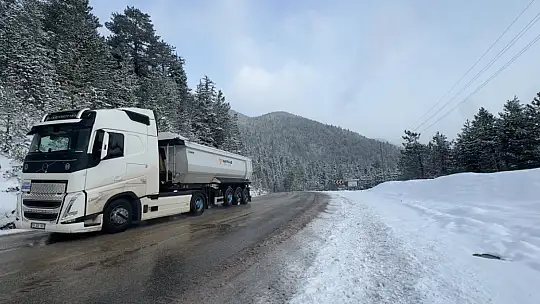 Karabük'ün yüksek kesimlerinde kar yağışı etkili oluyor