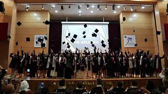 Karabük Üniversitesinde mezuniyet coşkusu
