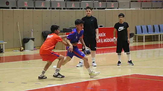 Karabüklü iki hentbolcu, milli takım kampına davet edildi