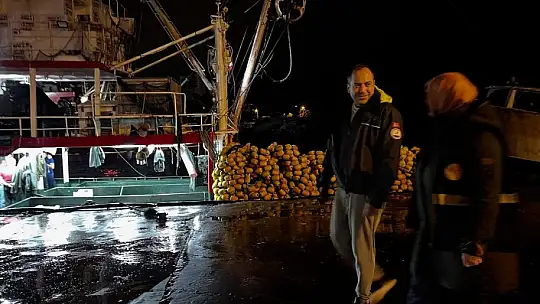 Karadeniz'de hamsi yoğunluğu devam ediyor