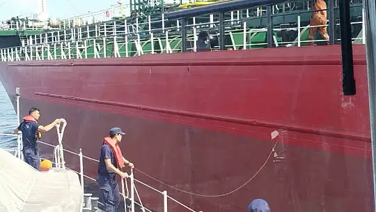 Karadeniz'de rahatsızlanan gemi personeli için ekipler seferber oldu