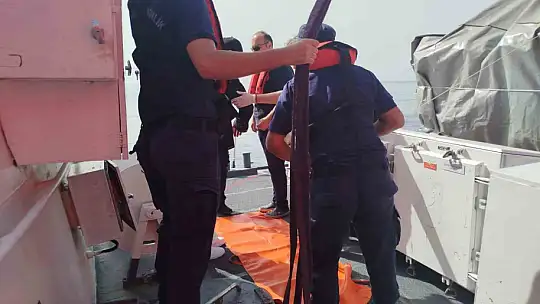 Karadeniz'de rahatsızlanan gemi personeli için ekipler seferber oldu
