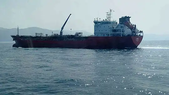 Karadeniz'de rahatsızlanan gemi personeli için ekipler seferber oldu