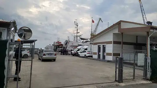 Ticari Gemi Batma Tehlikesi Geçirdi: 13 Mürettebat Kurtarıldı