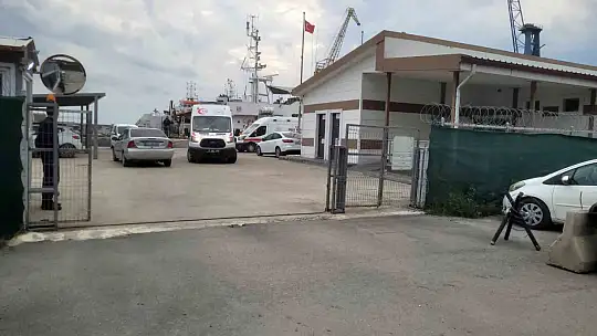 Ticari Gemi Batma Tehlikesi Geçirdi: 13 Mürettebat Kurtarıldı