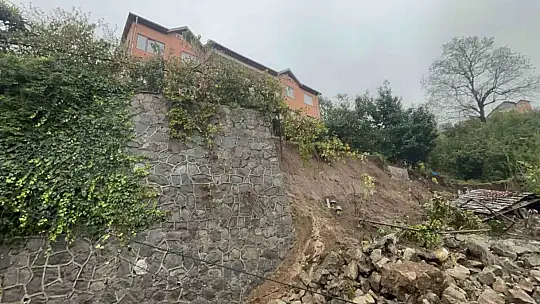 Karadeniz Ereğli'de heyelanın ardından binada yaşayanlar tahliye edildi