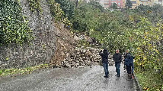 Karadeniz Ereğli'de heyelanın ardından binada yaşayanlar tahliye edildi