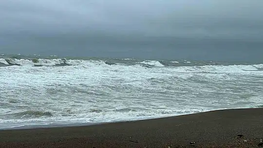 Karadeniz yükselmeye başladı balıkçılar barınağa sığındı