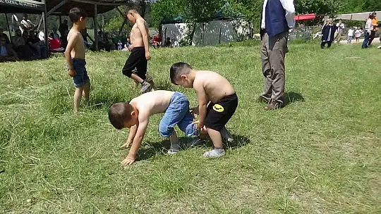 Karakucak Güreşleri renkli görüntülere sahne oldu