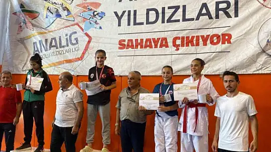 Karatecilerden finalde büyük başarı