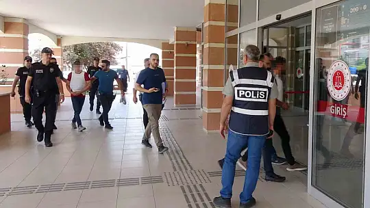 Kardeşin öldüğü, abisinin de yaralandığı kavgayla ilgili yargılamaya devam edildi