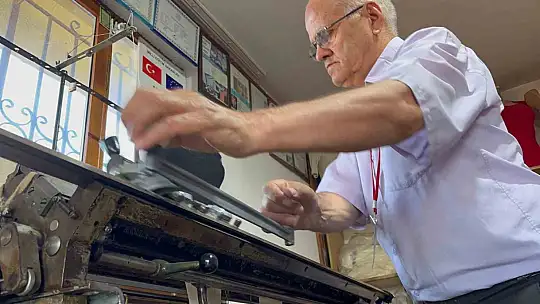 Karı-koca 28 yıldır fanila üreterek geçimini sağlıyor