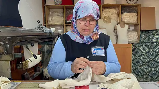 Karı-koca 28 yıldır fanila üreterek geçimini sağlıyor