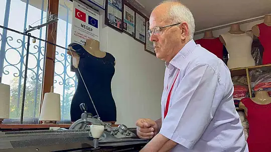Karı-koca 28 yıldır fanila üreterek geçimini sağlıyor