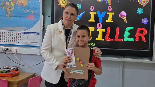 Karne dağıtım töreninde öğrencinin ilginç isteği