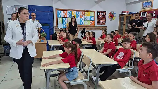 Karne dağıtım töreninde öğrencinin ilginç isteği