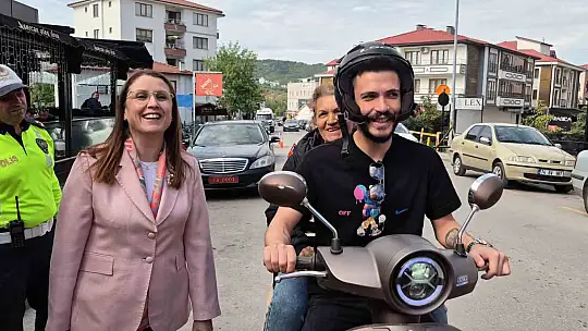 Kasksız yolcu, uygulama yapan valiye yakalandı