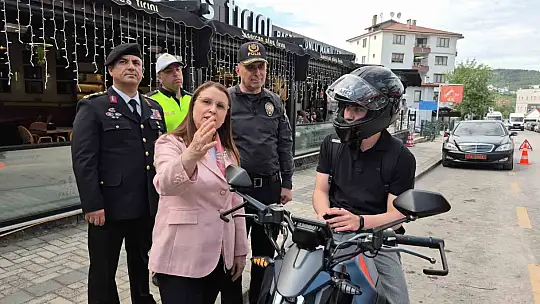 Kasksız yolcu, uygulama yapan valiye yakalandı
