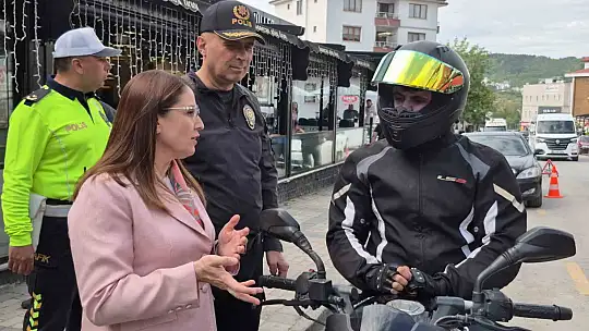 Kasksız yolcu, uygulama yapan valiye yakalandı