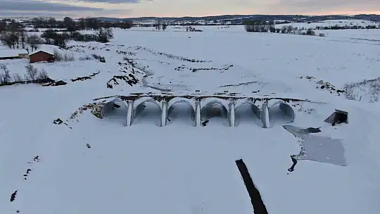 Dereler, barajlar ve göletler dondu