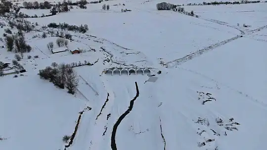 Dereler, barajlar ve göletler dondu