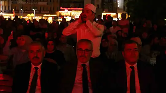 15 Temmuz şehitleri dualarla anıldı: Okunan selalar duygusal anlar yaşattı