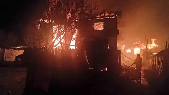 Kastamonu'da 2 evde yangın çıktı: Ahır, odunluk ve samanlık da yandı