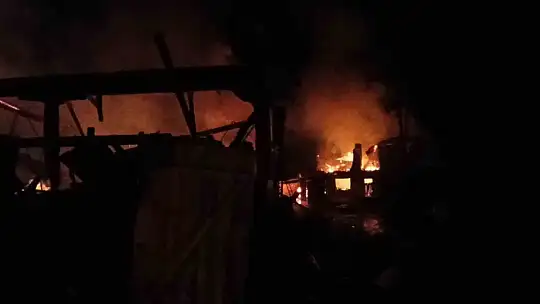 Kastamonu'da 2 evde yangın çıktı: Ahır, odunluk ve samanlık da yandı