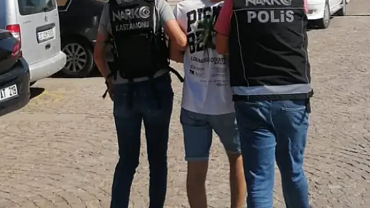 Kastamonu'da 5 bin 326 adet sentetik ecza hapı ele geçirildi