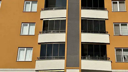 Kastamonu'da 7'nci kattaki balkondan düşen genç hayatını kaybetti