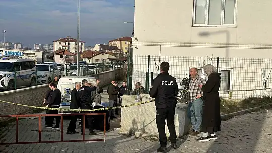 Kastamonu'da 7'nci kattaki balkondan düşen genç hayatını kaybetti