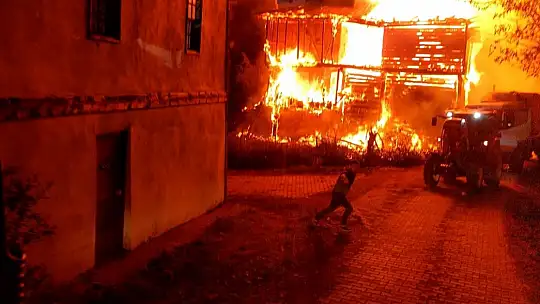 Kastamonu'da alevlere teslim olan ev kullanılamaz hale geldi