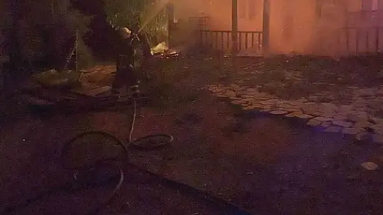 Kastamonu'da alevlere teslim olan ev küle döndü