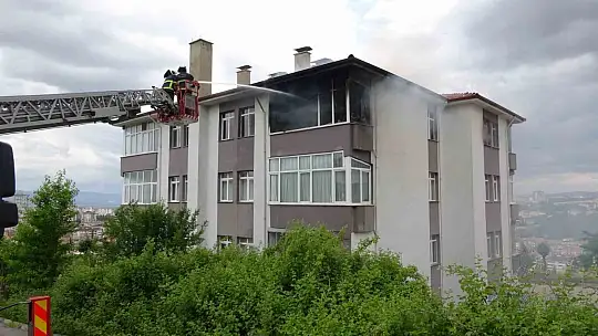Kastamonu'da alevlere teslim olan daire kullanılamaz hale geldi
