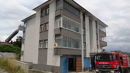 Kastamonu'da alevlere teslim olan daire kullanılamaz hale geldi