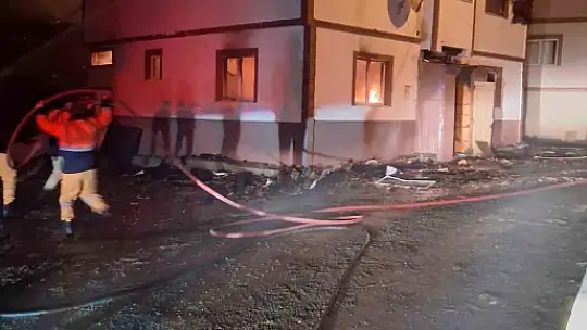 Kastamonu'da alevlere teslim olan iki katlı ev kullanılamaz hale geldi