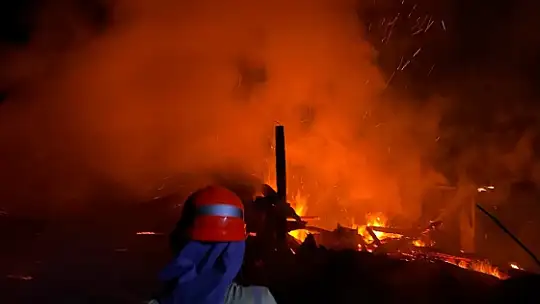 Alevlere teslim olan ev kullanılamaz hale geldi