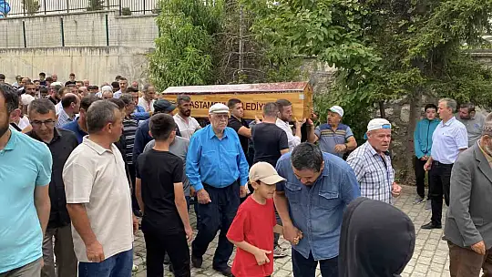 Kastamonu'da baraj gölünde hayatını kaybeden çocuk son yolculuğuna uğurlandı