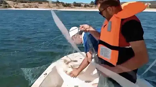 Barajda 2 bin metre ağ ele geçirildi, 108 balık tekrar suyla buluşturuldu