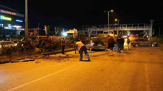 Kastamonu'da can pazarı: Yaralıyı kurtarmaya çalışanlara başka bir araç çarptı : 6 yaralı
