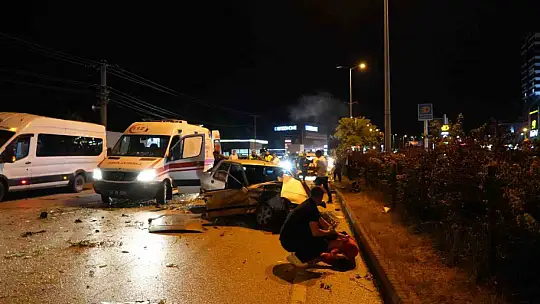 Kastamonu'da can pazarı: Yaralıyı kurtarmaya çalışanlara başka bir araç çarptı : 6 yaralı