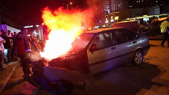 Kastamonu'da can pazarı: Yaralıyı kurtarmaya çalışanlara başka bir araç çarptı : 6 yaralı